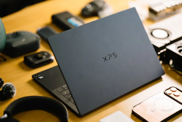 Dell XPS 14 Review: Panther Lake Powers a Premium Ultraportable