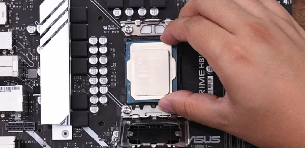 Intel Core Ultra 3 205 Review: 16% Faster Single-Core Performance Than i3-14100