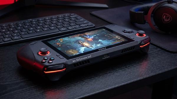 MSI Claw 8 EX AI+ Hands-On: Intel Arc G3 Extreme Powers a New Generation of Windows Gaming Handhelds